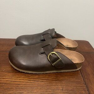 Eastland Gina brown clog‎ size 6 New